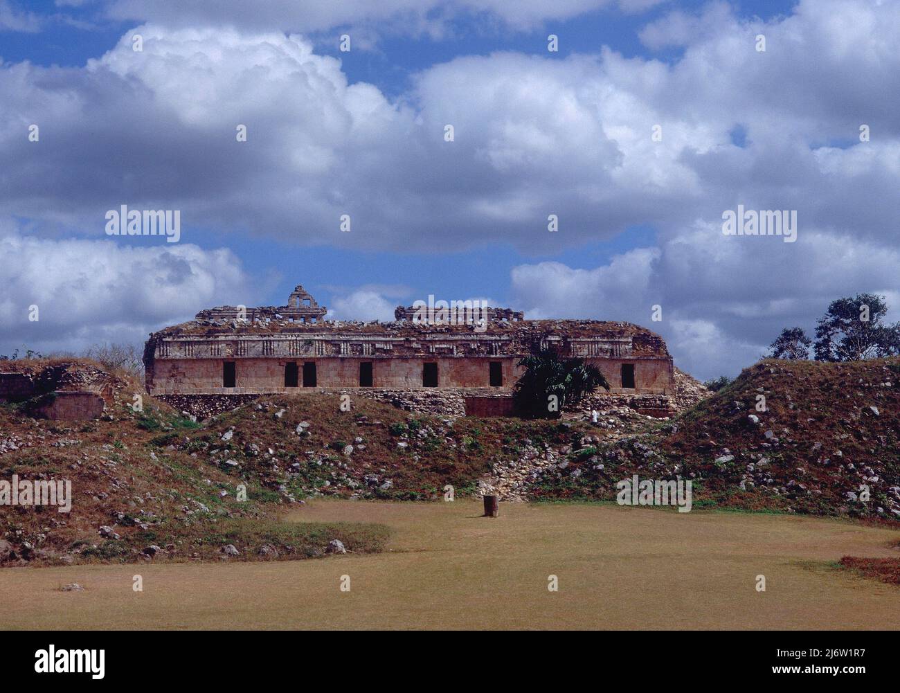 PALACIO MAYA - S IX - ESTILO PUUC. Lage: PALACIO. KABAH. CIUDAD DE MEXIKO. Stockfoto