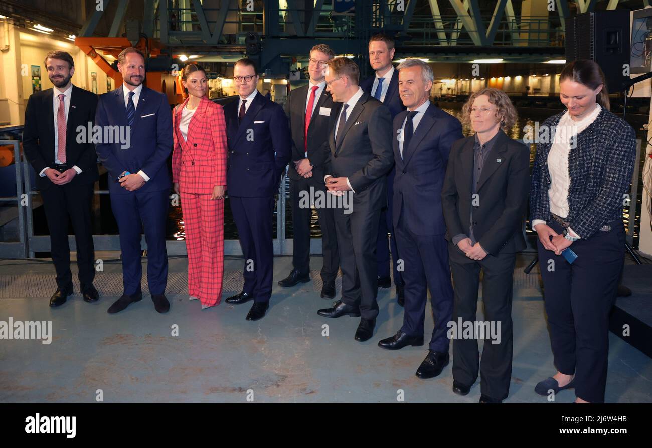 Prinz Daniel, Kronprinzessin Victoria und Kronprinz Haakon von Norwegen besuchen am 4. Mai 2022 das Schifffahrt- und Fahrzeuglogistikunternehmen Wallenius Wilhelmsen in Göteborg, Schweden. Der norwegische Kronprinz und die Kronprinzessin besuchen Schweden vom 2. Bis 4. Mai 2022.Foto: Adam Ihse / TT kod 9200 Stockfoto