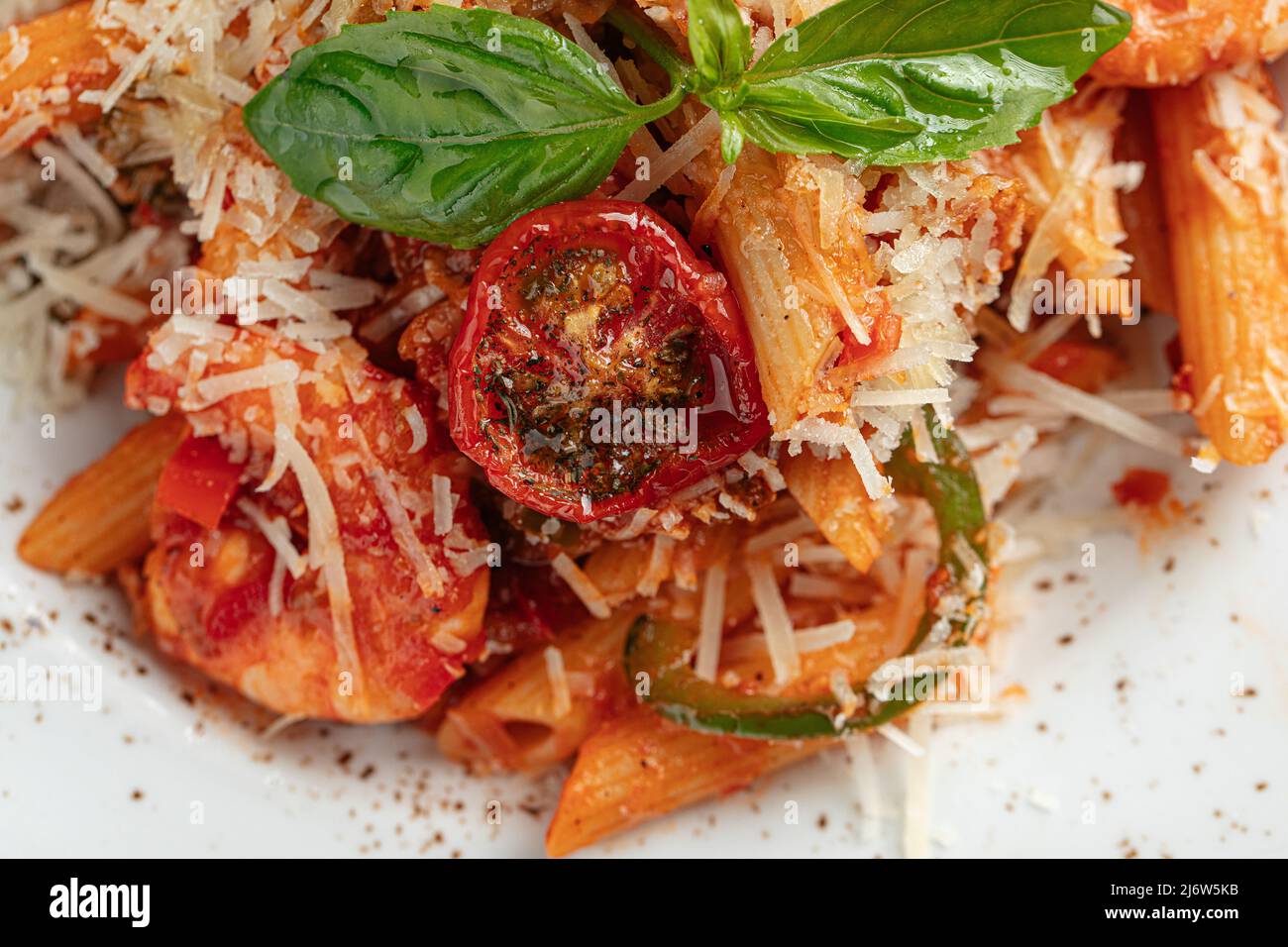 Nahaufnahme von Penne-Pasta mit Meeresfrüchten Stockfoto