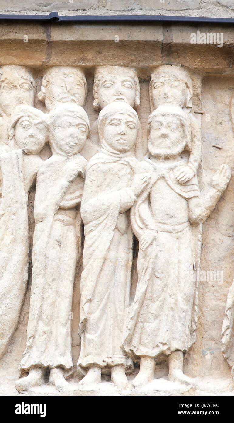 Noah und Familie sicher auf dem Land nach einer Flut von Gott gemacht, um Menschen zu bestrafen); zwölften Jahrhundert Fries in lincoln Cathedral, England. Stockfoto