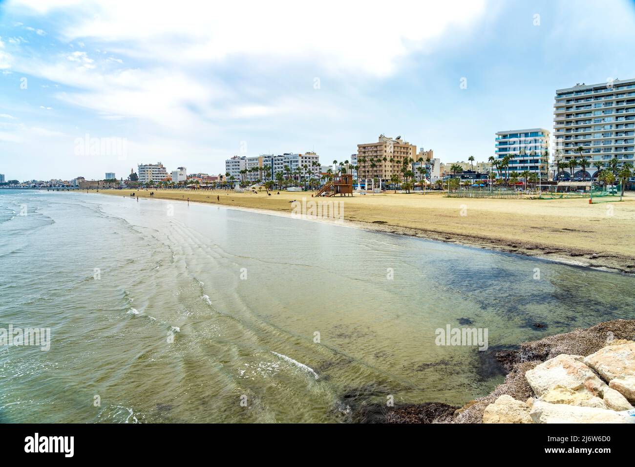 Finikoudes Strand in Larnaka, Zypern, Europa | Finikoudes Beach in Larnaca, Zypern, Europa Stockfoto