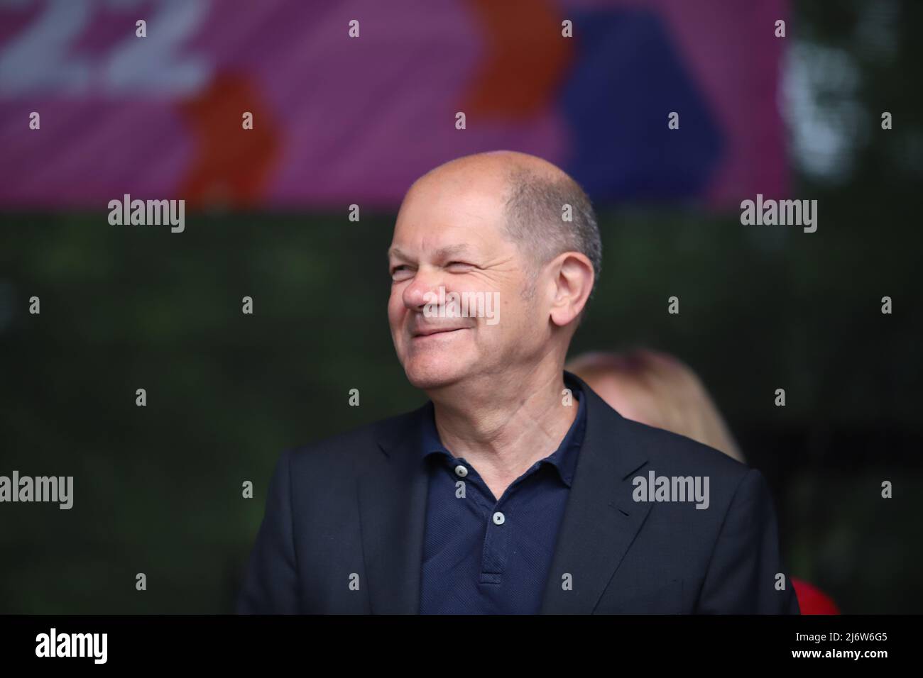 Bundeskanzler Olaf Scholz ( SPD ) spricht bei der Kundgebung des DGB am 01.05.2022 in Düsseldorf, Deutschland. * Die Deutsche Bundeskanzlerin (Sozialpartei Stockfoto