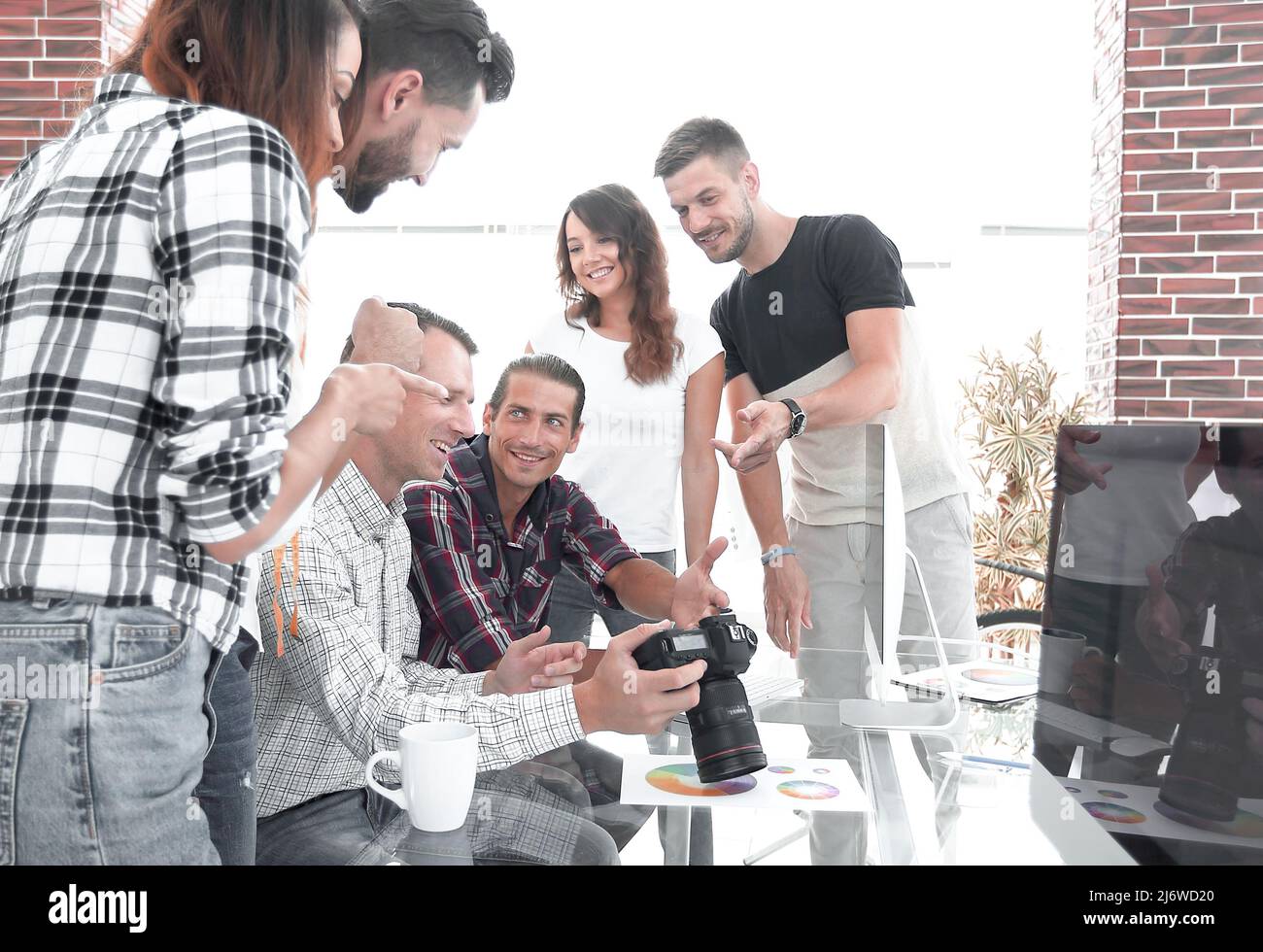 Gruppe von Jugendlichen diskutieren neue Ideen Stockfoto