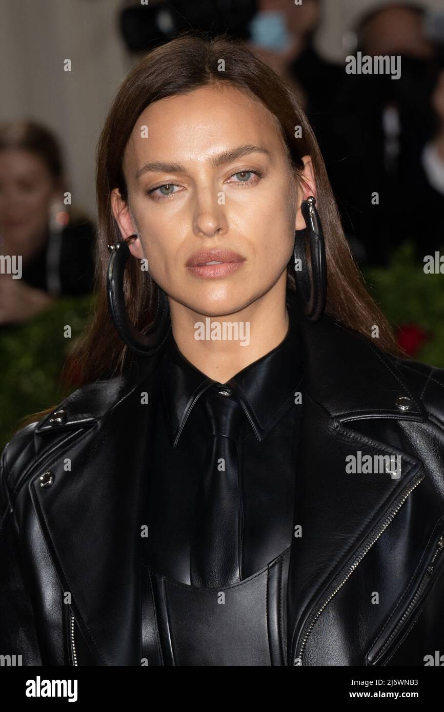 Irina Shayk nimmt an der Met Gala 2022 Teil, die am 02. Mai 2022 im Metropolitan Museum of Art in New York City, USA, das Motto „in America: An Anthology of Fashion“ feiert. Foto von DNphotography/ABACAPRESS.COM Stockfoto