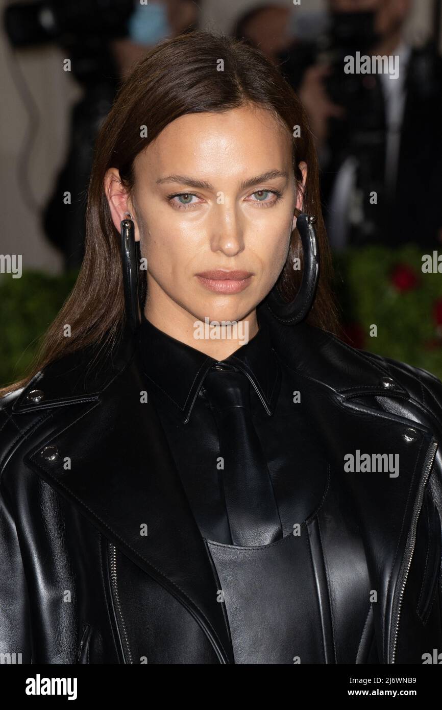 Irina Shayk nimmt an der Met Gala 2022 Teil, die am 02. Mai 2022 im Metropolitan Museum of Art in New York City, USA, das Motto „in America: An Anthology of Fashion“ feiert. Foto von DNphotography/ABACAPRESS.COM Stockfoto