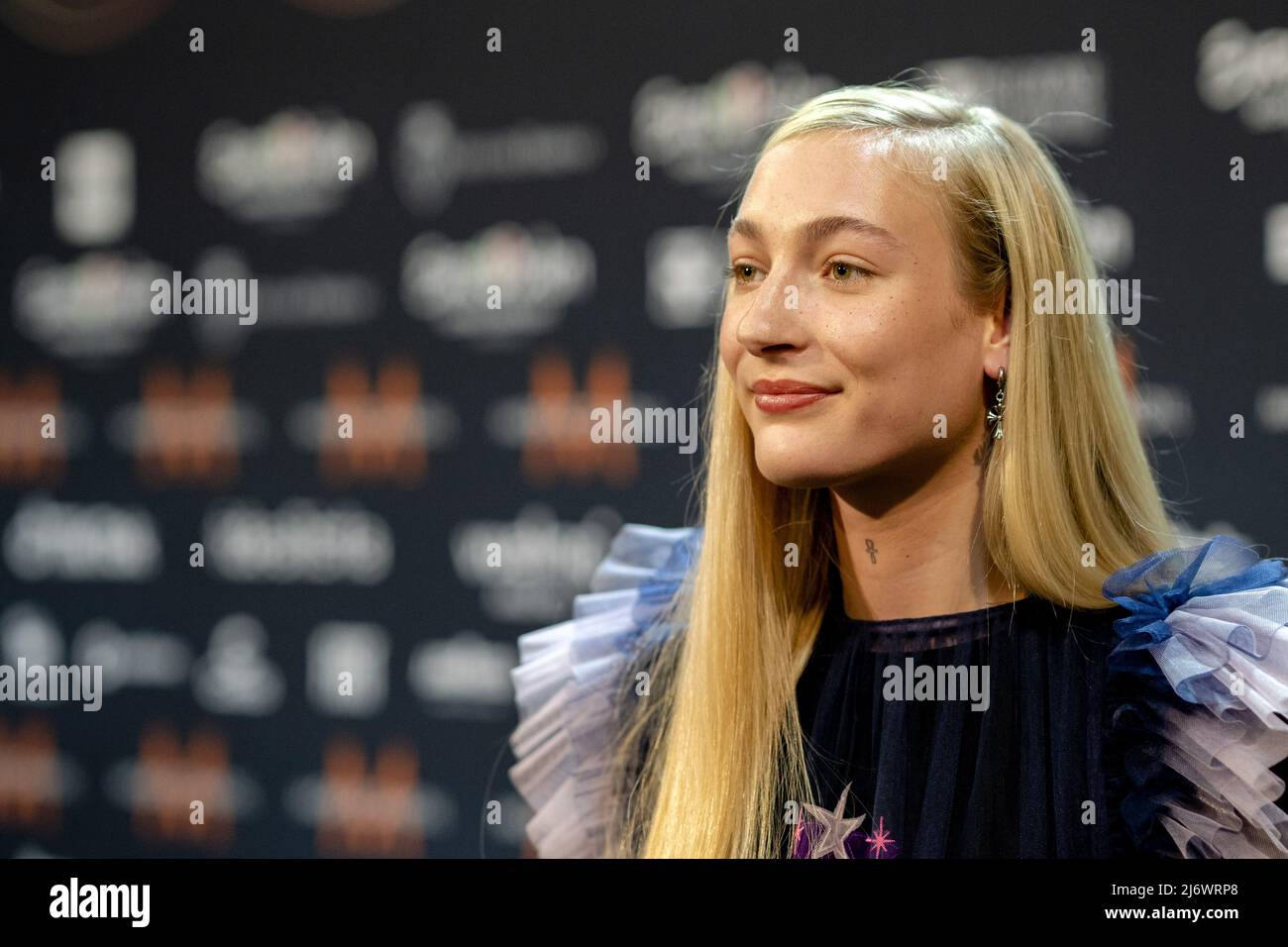 2022-05-04 15:37:10 TURIN - S10 Posen für die Presse nach ihrer zweiten Probe. Stien den Hollander, wie der Sänger eigentlich heißt, vertritt die Niederlande beim Eurovision Song Contest in Italien. ANP SANDER KING niederlande Out - belgien Out Stockfoto