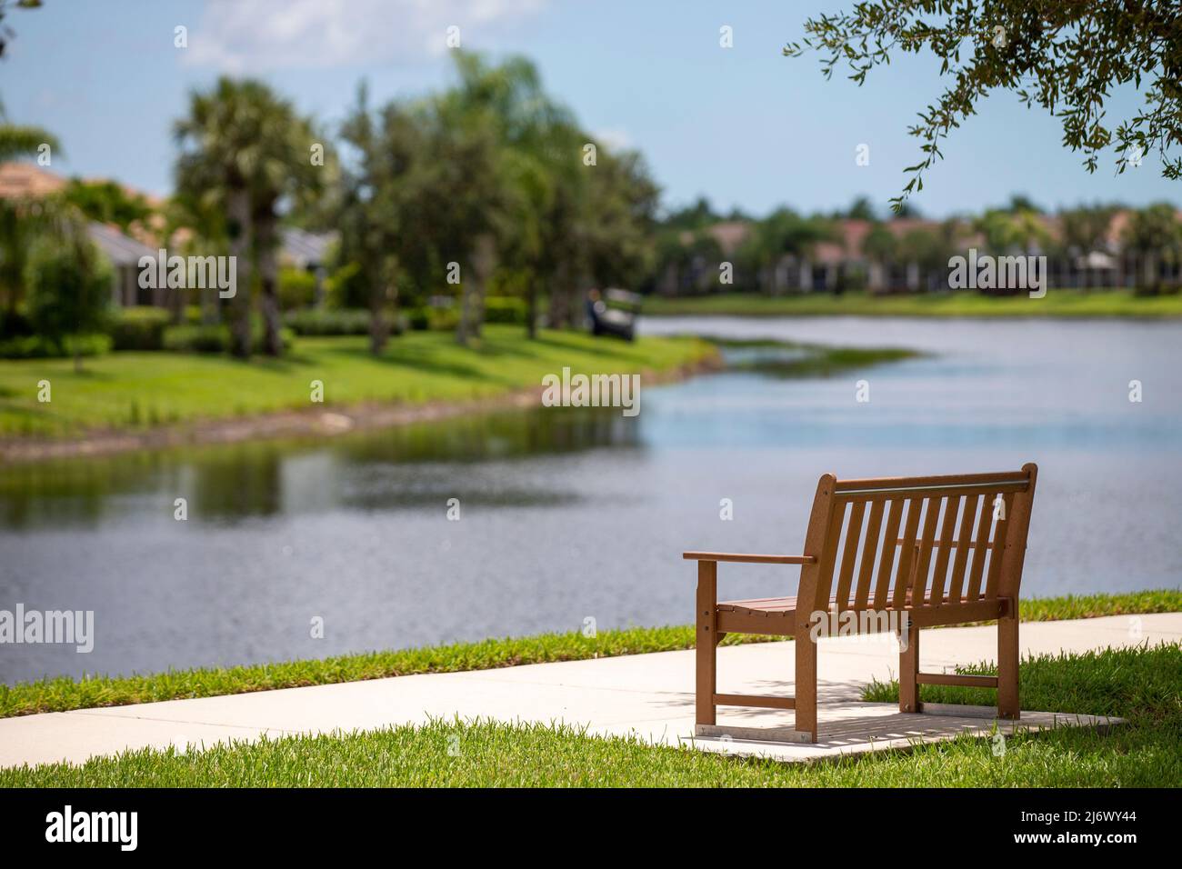 Verona Walk Naples Real Estate Park Bank an einem See Stockfoto