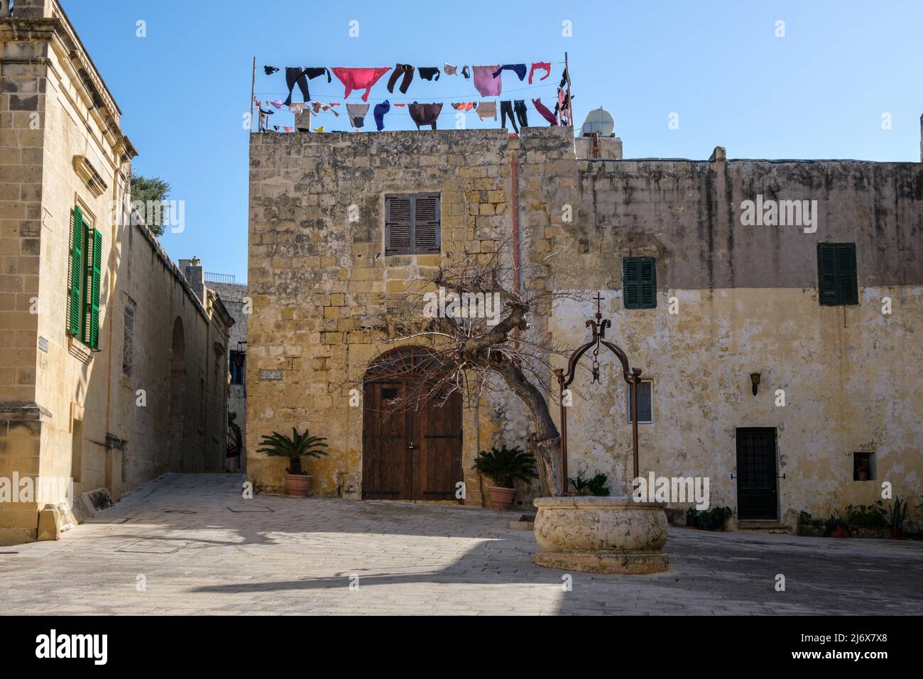 Trocknen auf der Dachterrasse eines Hauses in Pjazza Mesquita, Mdina, Malta Stockfoto