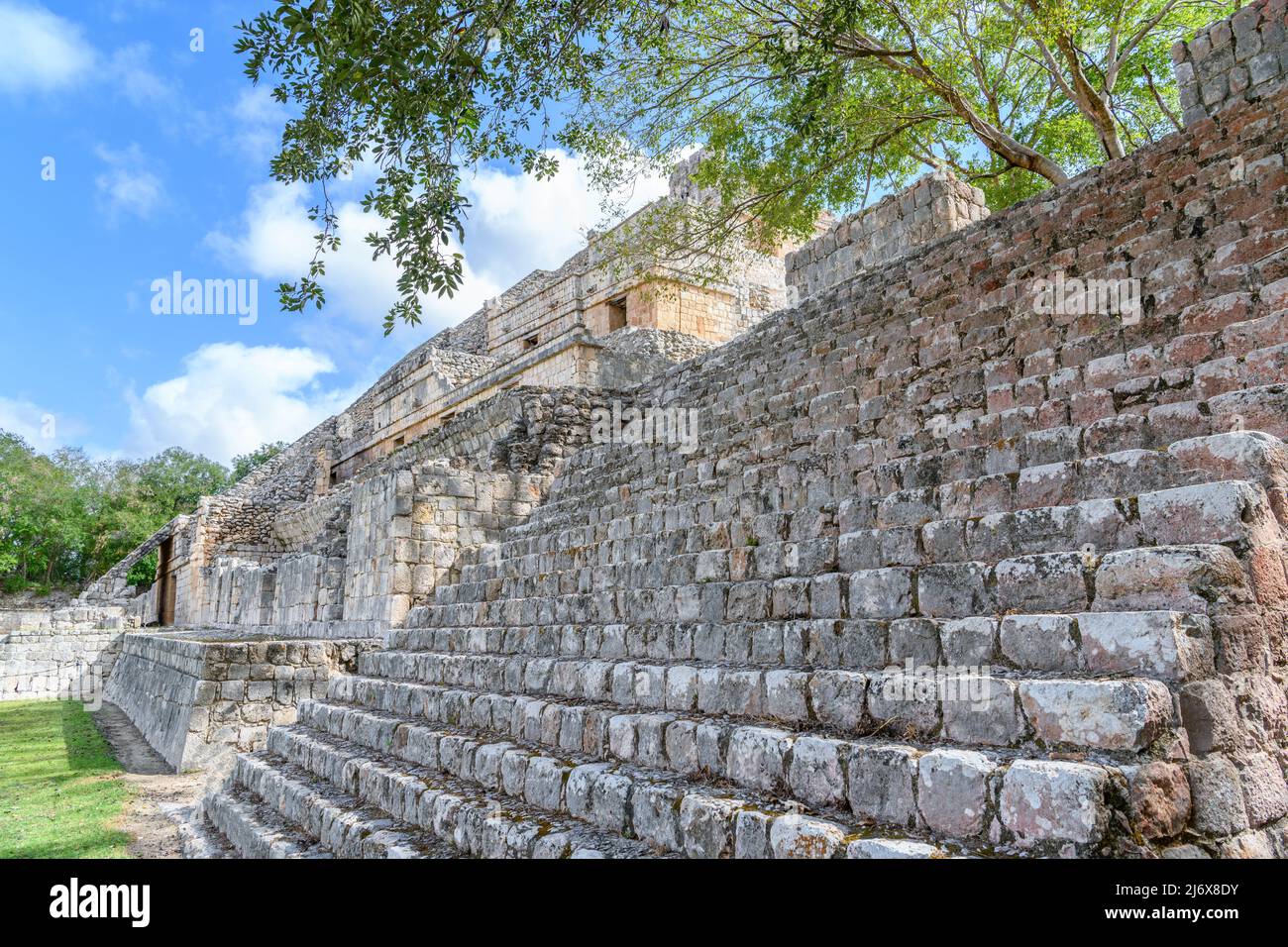 Ruinen der antiken Stadt Edzna - berühmte archäologische Stätte in der Nähe von Campeche (Halbinsel Yucatan, Mexiko) Stockfoto