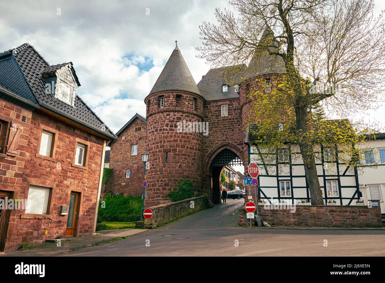 Stadttor 'Dürener Tor' am historischen Ort Nideggen im Bundesland Nordrhein-Westfalen, Deutschland. Stockfoto