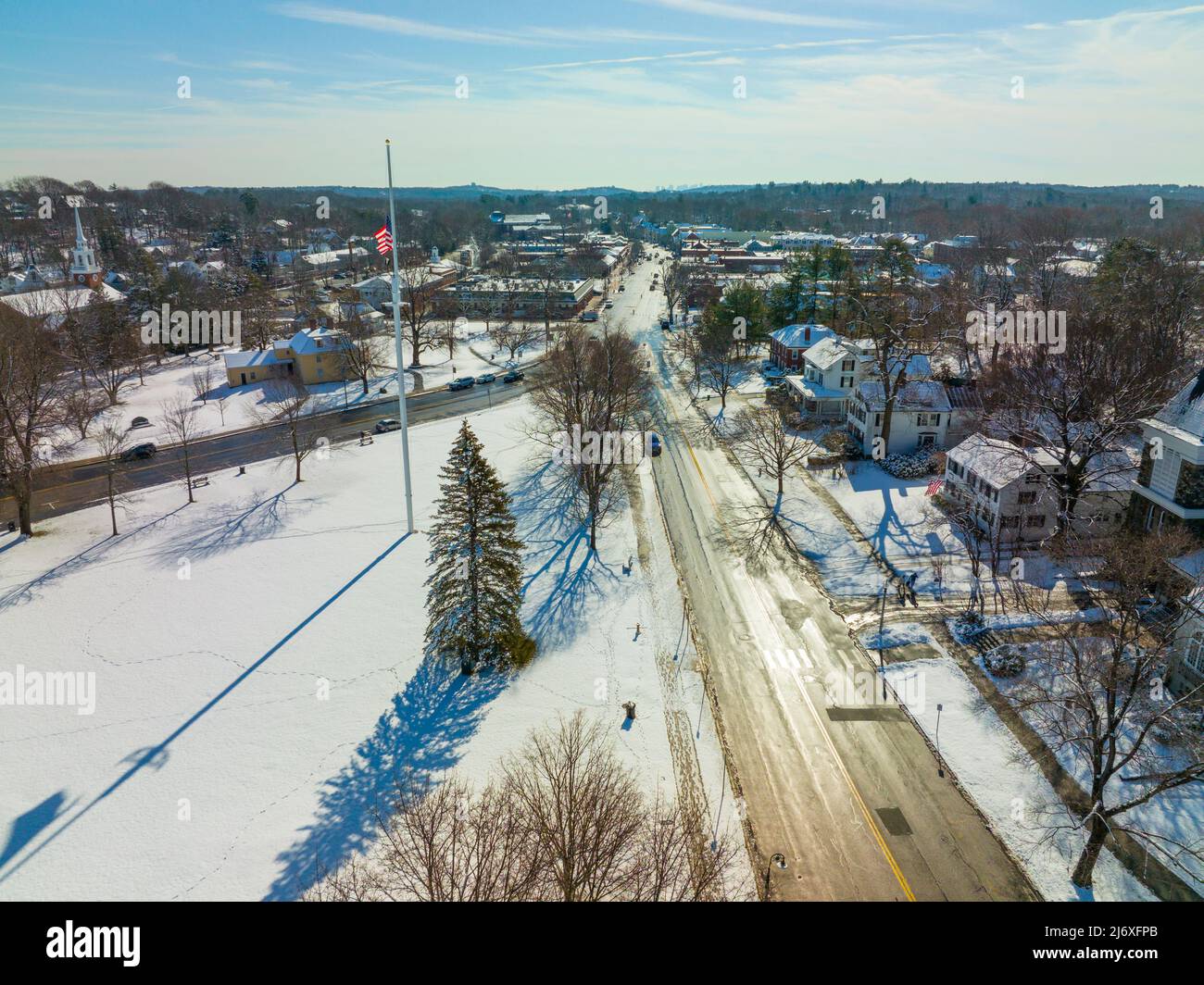 Lexington Battle Green Common und Massachusetts Avenue Luftaufnahme im Winter, Stadt Lexington, Massachusetts MA, USA. Stockfoto