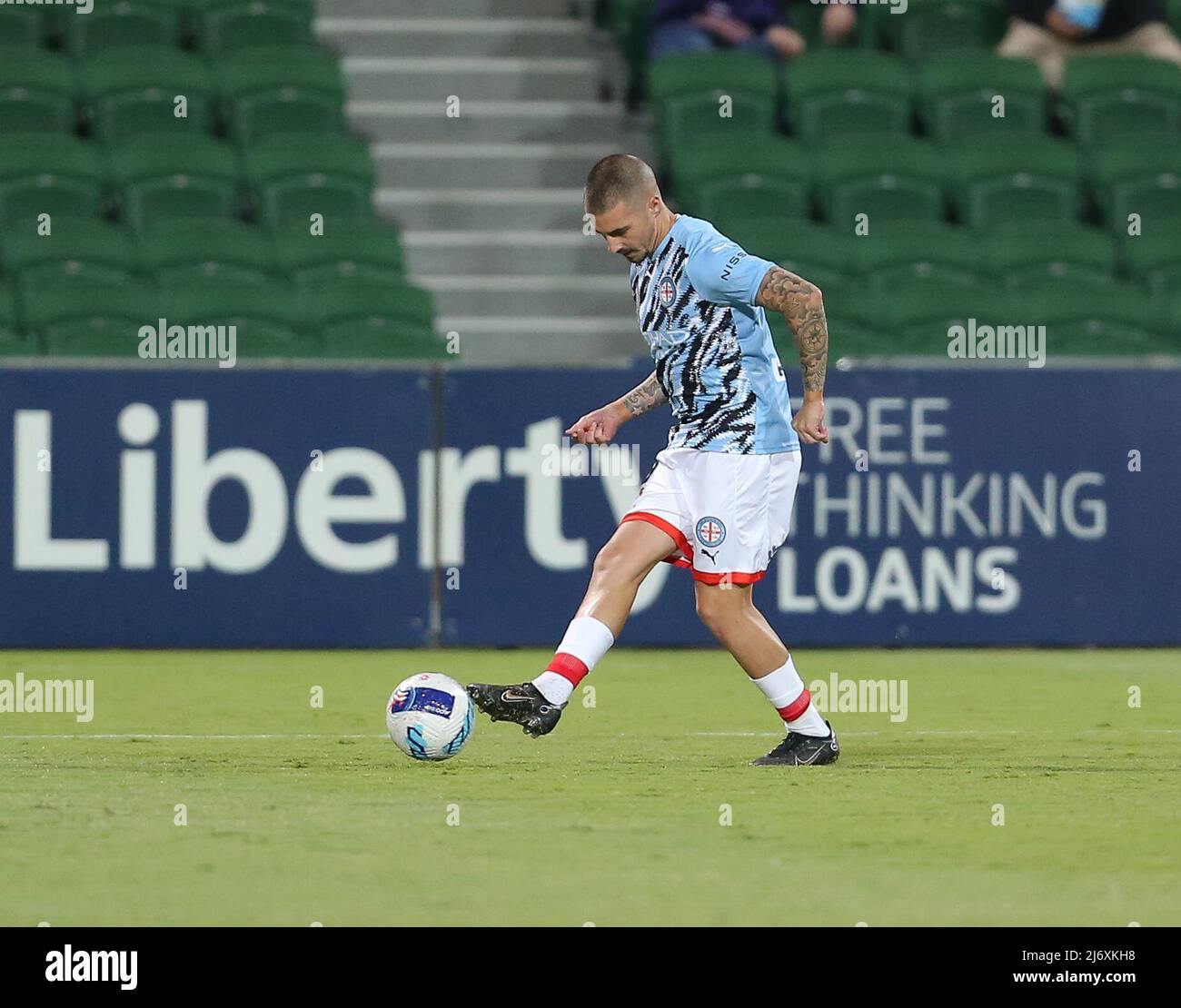 4.. Mai 2022; HBF Park, Perth, Western Australia, Australien; Ein League Football, Perth Glory gegen Melbourne City; Jamie Maclaren von Melbourne City wärmt sich auf Stockfoto