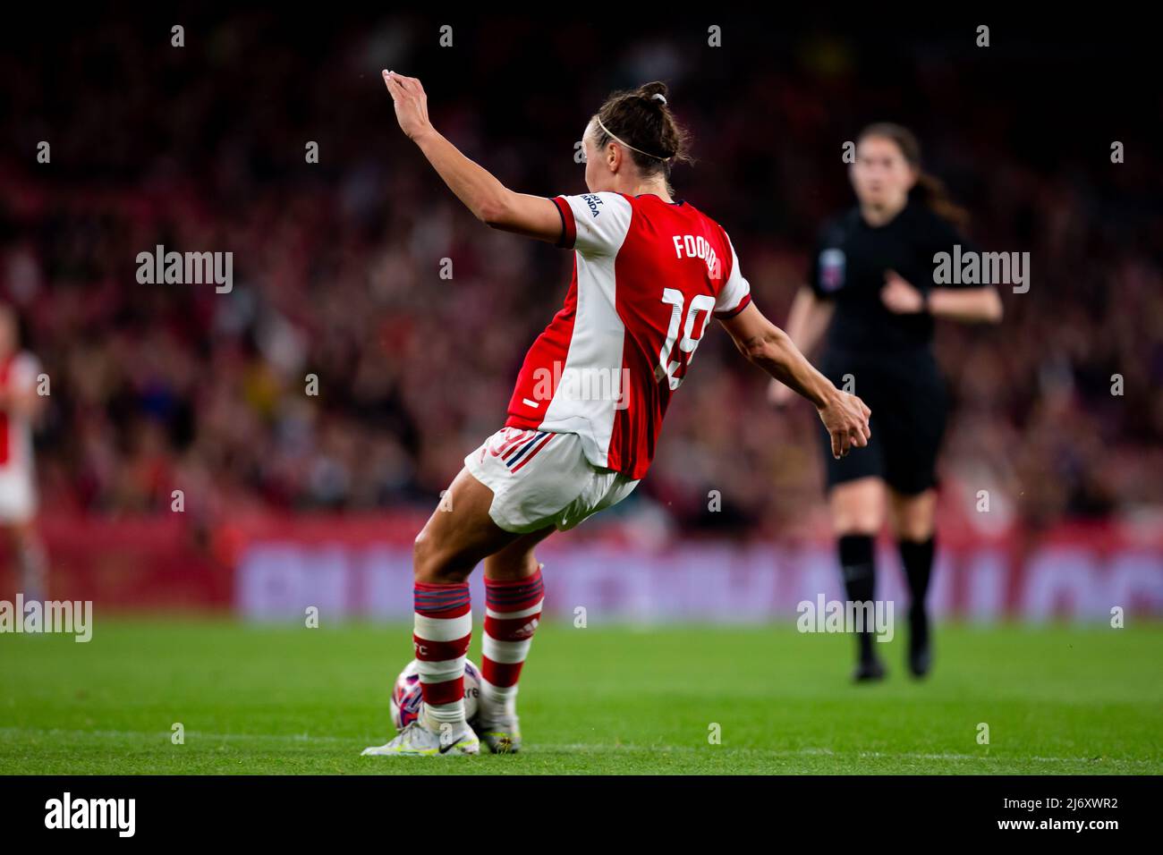 LONDON, GROSSBRITANNIEN. MAI 4. Caitlin Foord von Arsenal punktet beim Barclays FA Women's Super League-Spiel zwischen Arsenal und Tottenham Hotspur am Mittwoch, den 4.. Mai 2022 im Emirates Stadium, London. (Kredit: Federico Maranesi | MI Nachrichten) Kredit: MI Nachrichten & Sport /Alamy Live Nachrichten Stockfoto