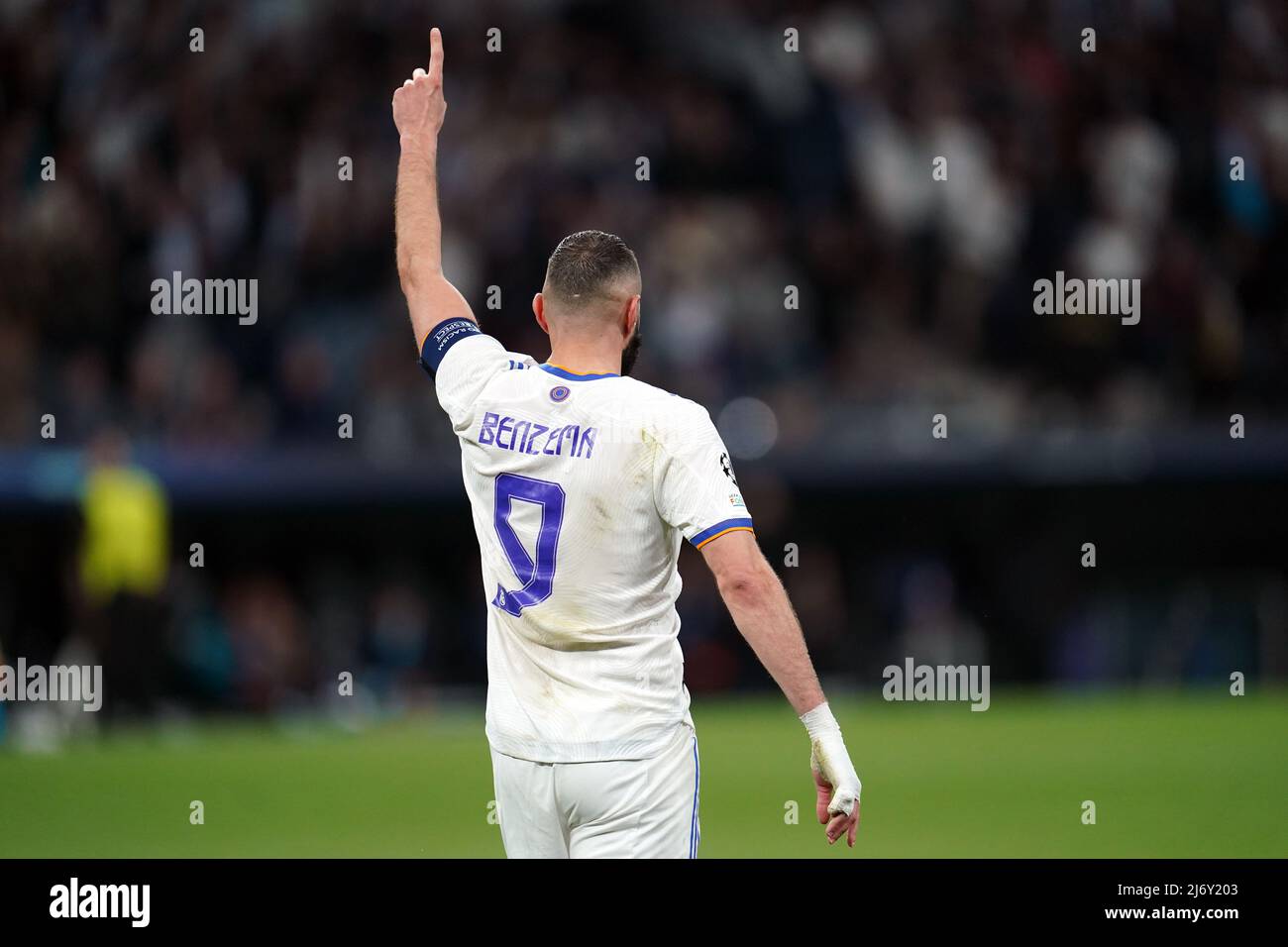 Karim Benzema von Real Madrid feiert das dritte Tor seiner Mannschaft während des UEFA Champions League-Halbfinales, des zweiten Beinabgleichs im Santiago Bernabeu, Madrid. Bilddatum: Mittwoch, 4. Mai 2022. Stockfoto