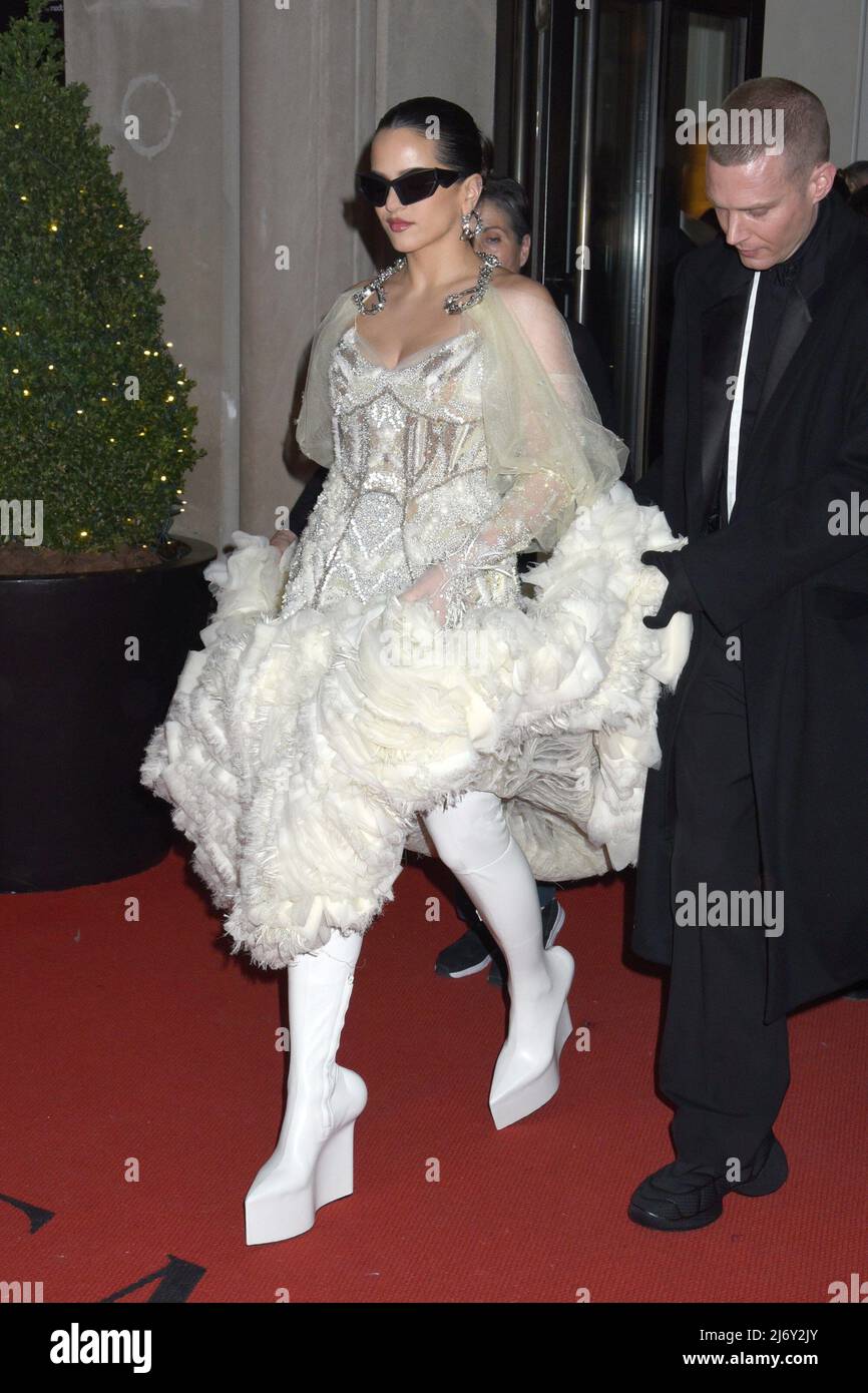 Rosalia bei der Abreise für Celebrity Candids - Abfahrt zur Met Gala, The Mark Hotel, New York, NY, 2. Mai 2022. Foto: Quoin Pics/Everett Collection Stockfoto