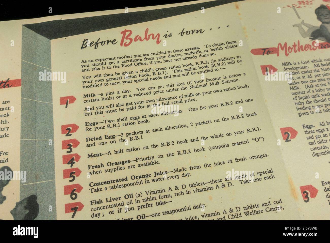 Informationsbroschüre (Nachbildung) der Ministerien für Ernährung und Gesundheit im September 1944 während des Zweiten Weltkriegs: „Extras, die von Mutter und Kind im Krieg benötigt werden“. Stockfoto