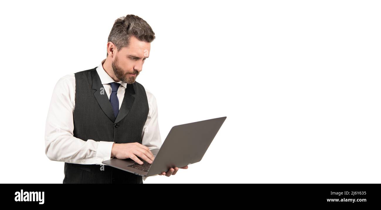 Vielbeschäftigter Geschäftsmann mit einem Laptop, der auf weißem Hintergrund isoliert ist, Kopierplatz, Geschäft Stockfoto