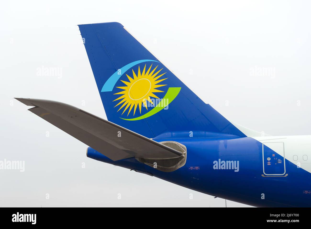 Heck des ruandair Airbus A330-Flugzeugs. Flugzeug A330-200 von Rwandair Airlines Tail. Stockfoto
