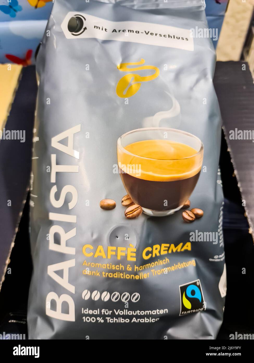 Eine Tüte Kaffee der Marke Tchibo der Sorte Barista Stockfoto