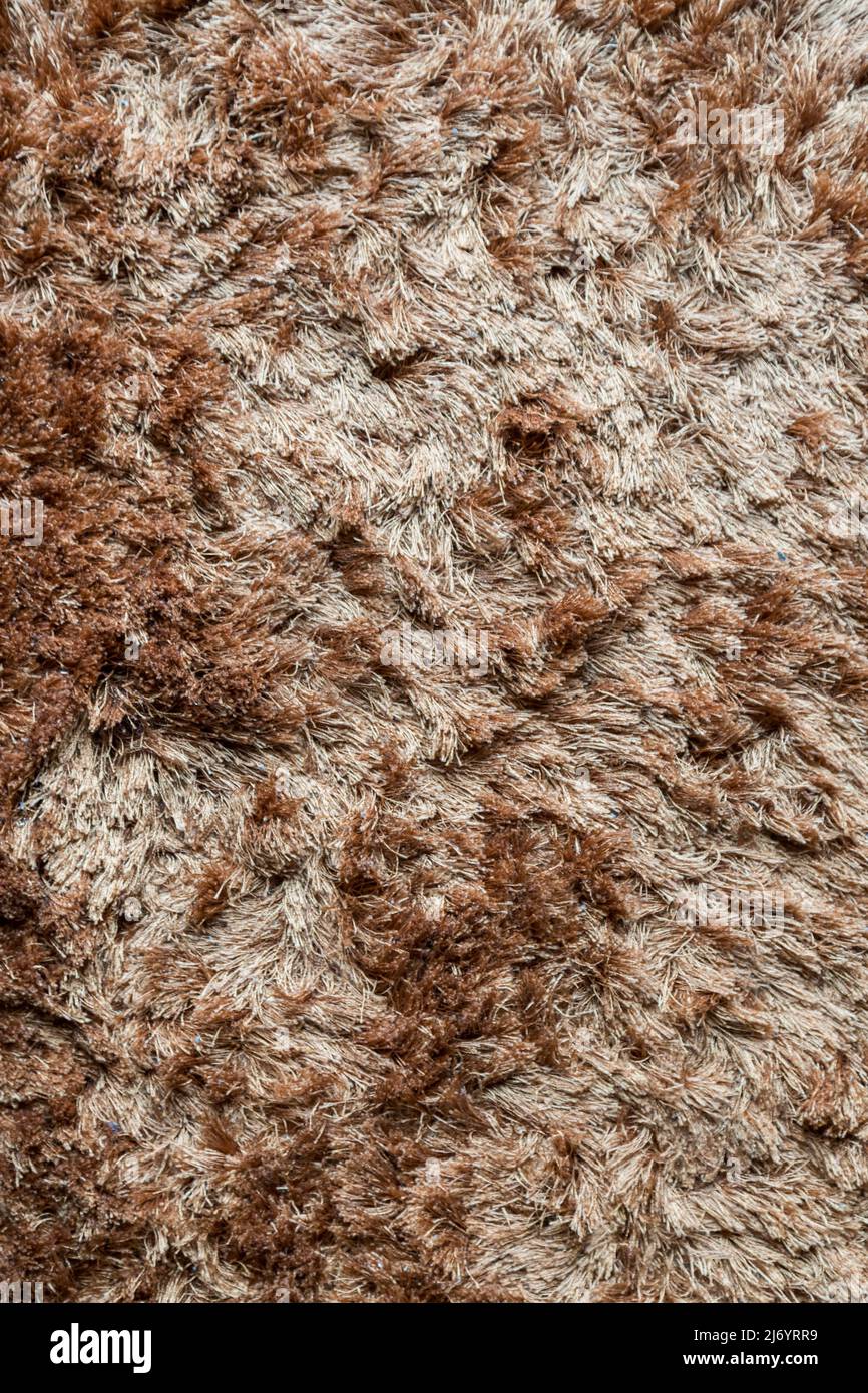 Brauner Stoffteppich mit langem Florstruktur Hintergrund Stockfoto