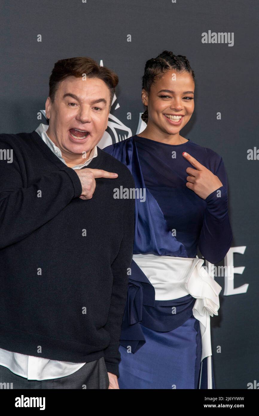 Los Angeles, USA. 04.. Mai 2022. Mike Myers, Lydia West besuchen Los Angeles After Party für die Netflix Serie THE PENTAVERATE im Liaison Restaurant, Los Angeles, CA am 4. Mai 2022 Quelle: Eugene Powers/Alamy Live News Stockfoto