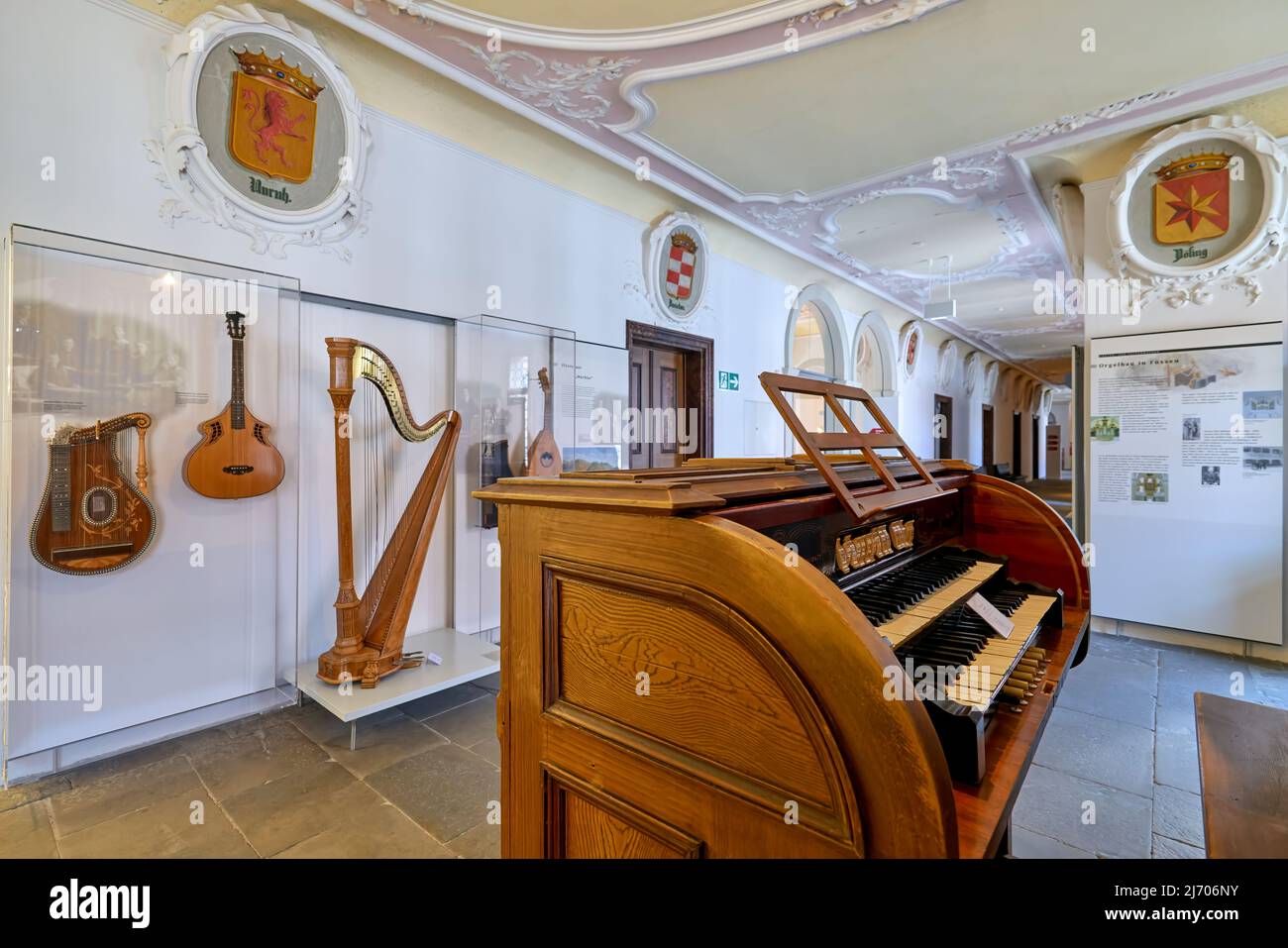 Deutschland Bayern Romantische Straße. Fussen. St. Mang Abbey. Musikinstrumente Stockfoto