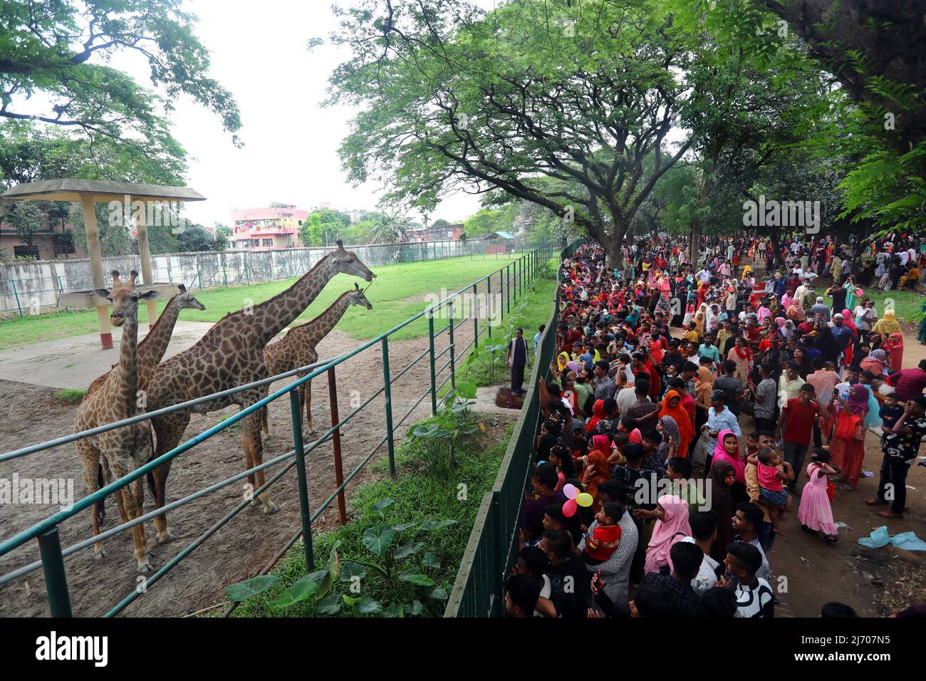 Nach zwei Jahren pandemisch verursachter Schließung wurde die Wiedereröffnung des Mirpur National Zoo am Tag nach dem 04. Mai 2022 in Dhaka, Bangladesch, von tausenden Besuchern begrüßt. Foto von Habibur Rahman/ABACAPRESS.COM Stockfoto
