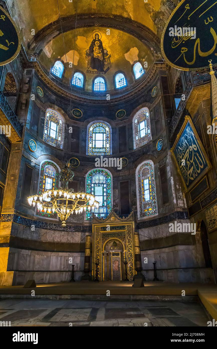 ISTANBUL, TÜRKEI - 11. SEPTEMBER 2017: Dies ist die Apsis der Hagia Sophia mit dem Mihrab. Stockfoto