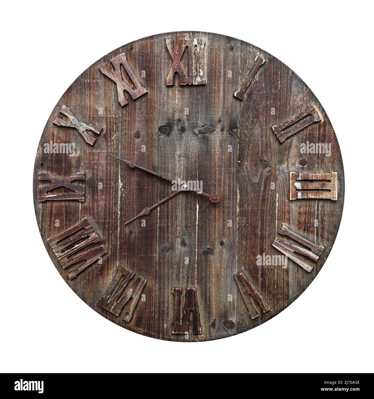 Alte und hölzerne Uhr mit römischen Ziffern auf weißem Hintergrund Stockfoto