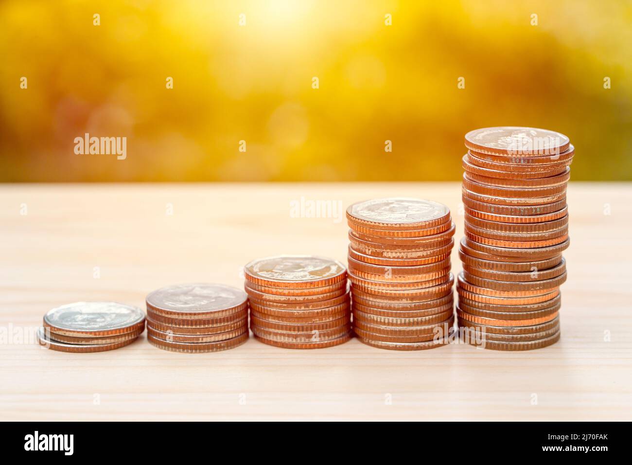 Coin Stack steigen für Geld sparen Geschäftskonto Konzept. Stockfoto