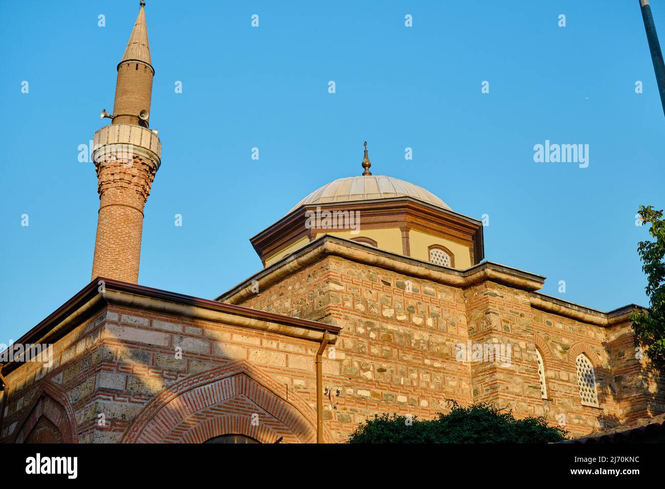 Niedrige Winkel Moschee, Moschee während Ottomanen Reich und alten Mauern errichtet. Stockfoto