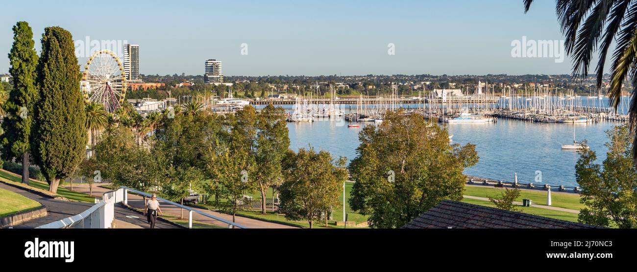 Blick auf den Yachthafen vom Eastern Beach Lookout, Geelong, Victoria, Australien Stockfoto
