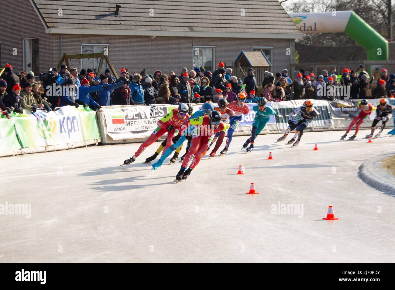 Marathon Eisschnelllauf auf Natureis im Freien in Noordlaren in Drenthe, Niederlande Stockfoto