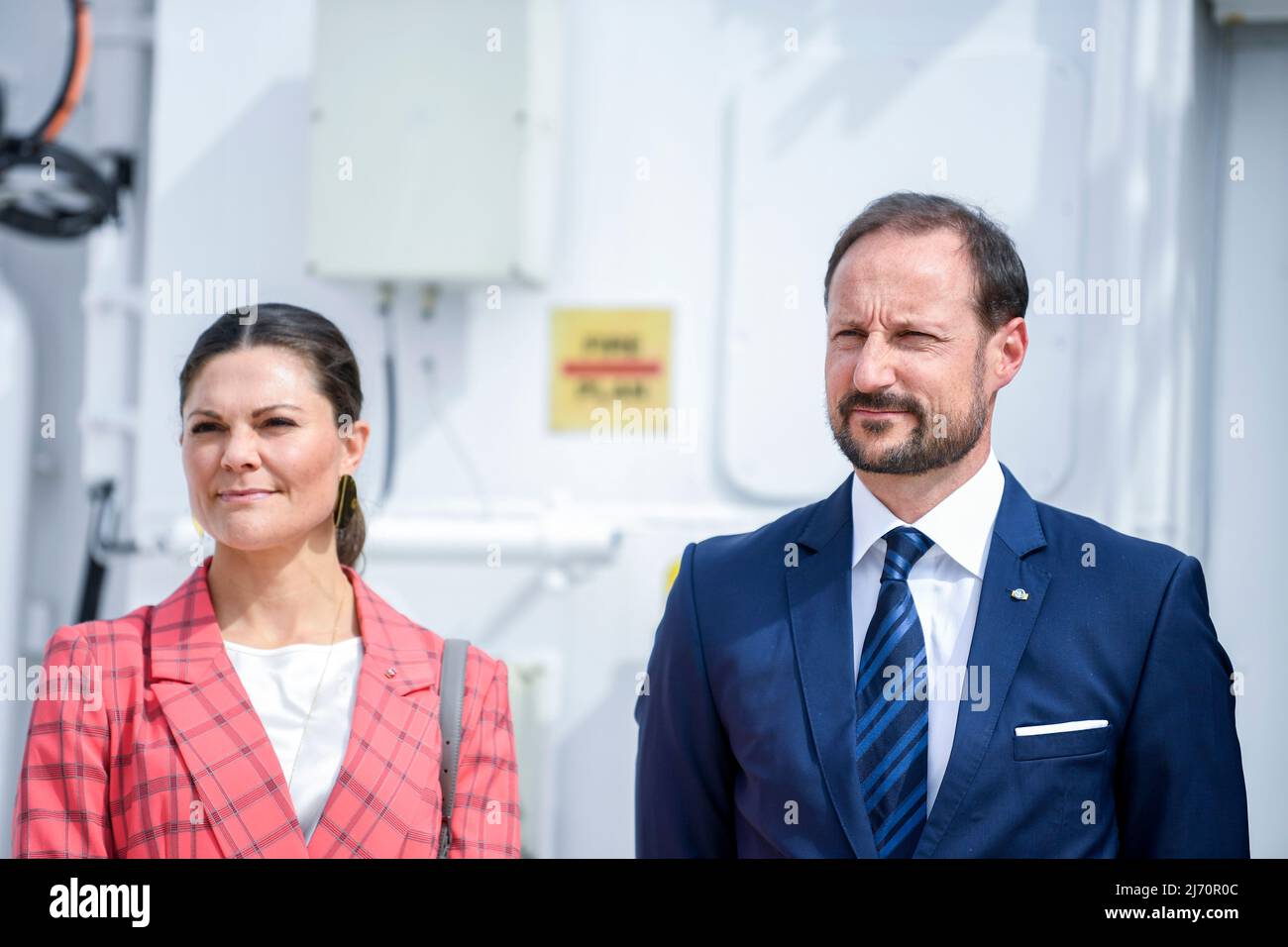 Göteborg, Schweden 20220504.Norwegens Kronprinz Haakon und Schwedens Kronprinzessin Victoria besuchen das Forschungsschiff "Skagerrak" in Göteborg. Foto: Annika Byrde / NTB Stockfoto