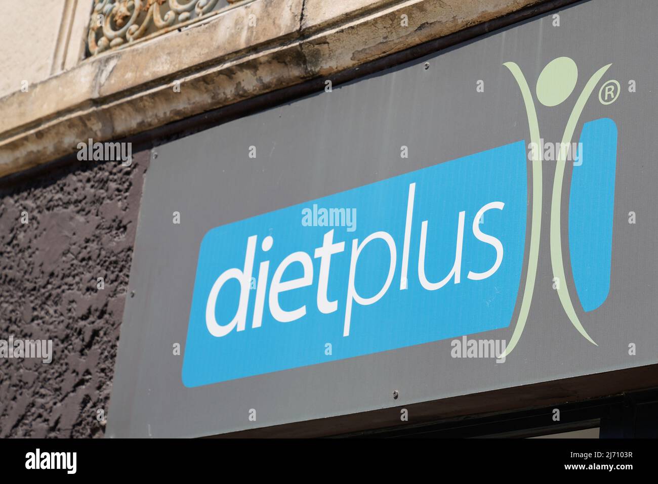 Bordeaux , Aquitaine Frankreich - 04 24 2022 : Dietplus Shop Text-Zeichen und Logo Marke Fassade speichern helfen, gesunde Lebensweise in der Lebensmittelagentur Ernährung zu erwerben Stockfoto