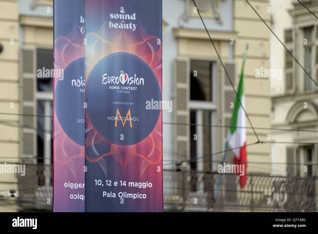 2022-05-05 12:52:34 TURIN - Fahnen mit dem Logo für den Song Contest 2022. Das Liederfestival findet in diesem Jahr in der italienischen Stadt Turin statt. ANP SANDER KING niederlande Out - belgien Out Stockfoto