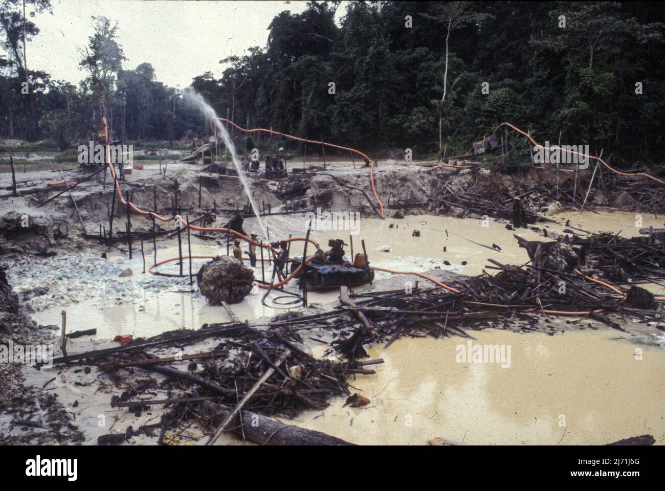Ilegal Goldabbau auf Yanomami-Land, in der Nähe von Itaituba, Amazonas, Pará State, Brasilien. Garimpo da Fofoca, Fluss Fofoca do Cavalo, 2005. Stockfoto