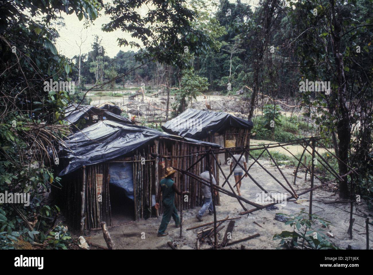 Ilegal Goldabbau auf Yanomami-Land, in der Nähe von Itaituba, Amazonas, Pará State, Brasilien. Garimpo da Fofoca, Fluss Fofoca do Cavalo, 2005. Stockfoto