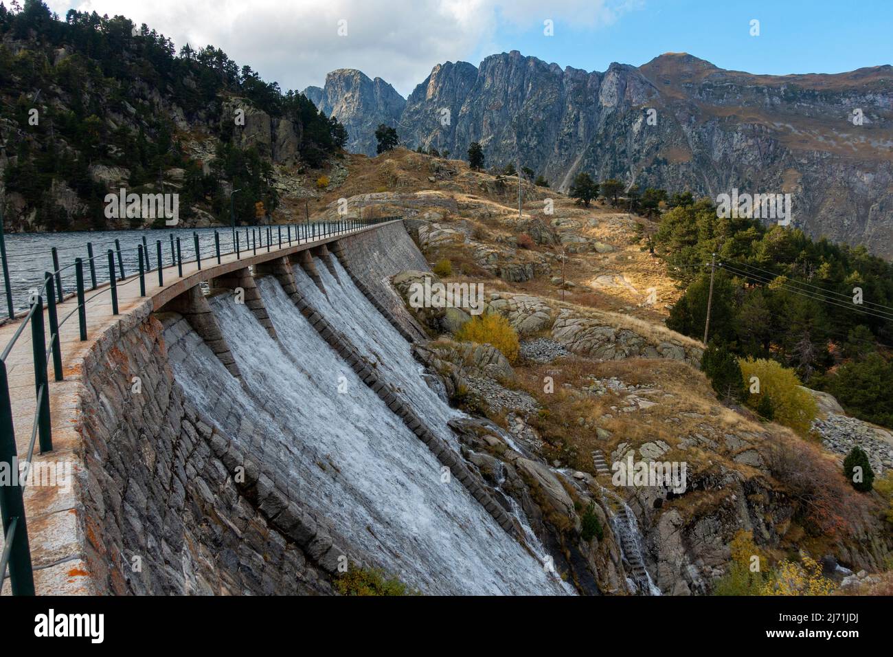 Restanca-Staudamm.Nationalpark Aiguestortes.Pyrenäen.Katalonien.Spanien Stockfoto