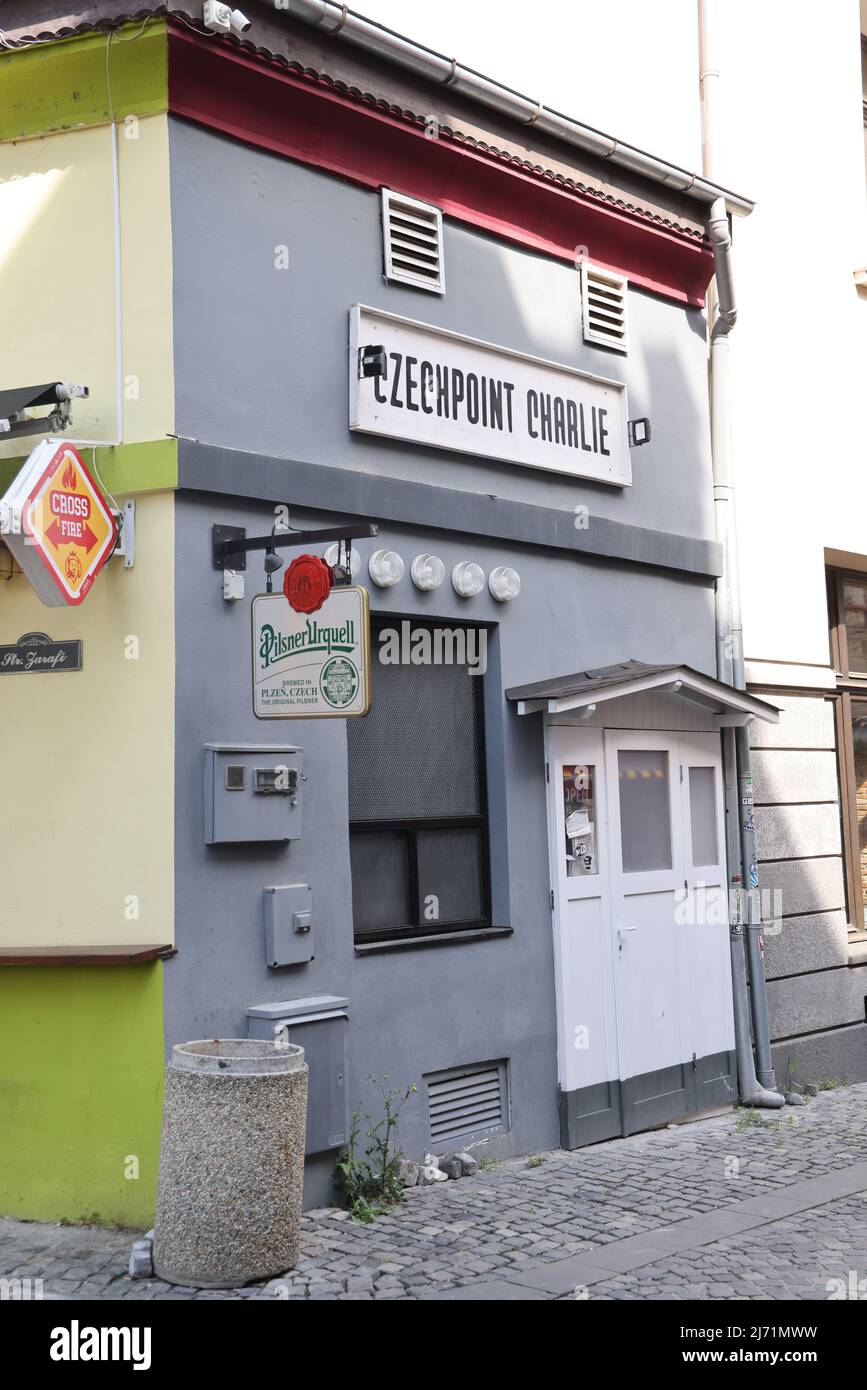 Bar 'Czechpoint Charlie', eine Bierstube in der Altstadt von Bukarest, Rumänien Stockfoto