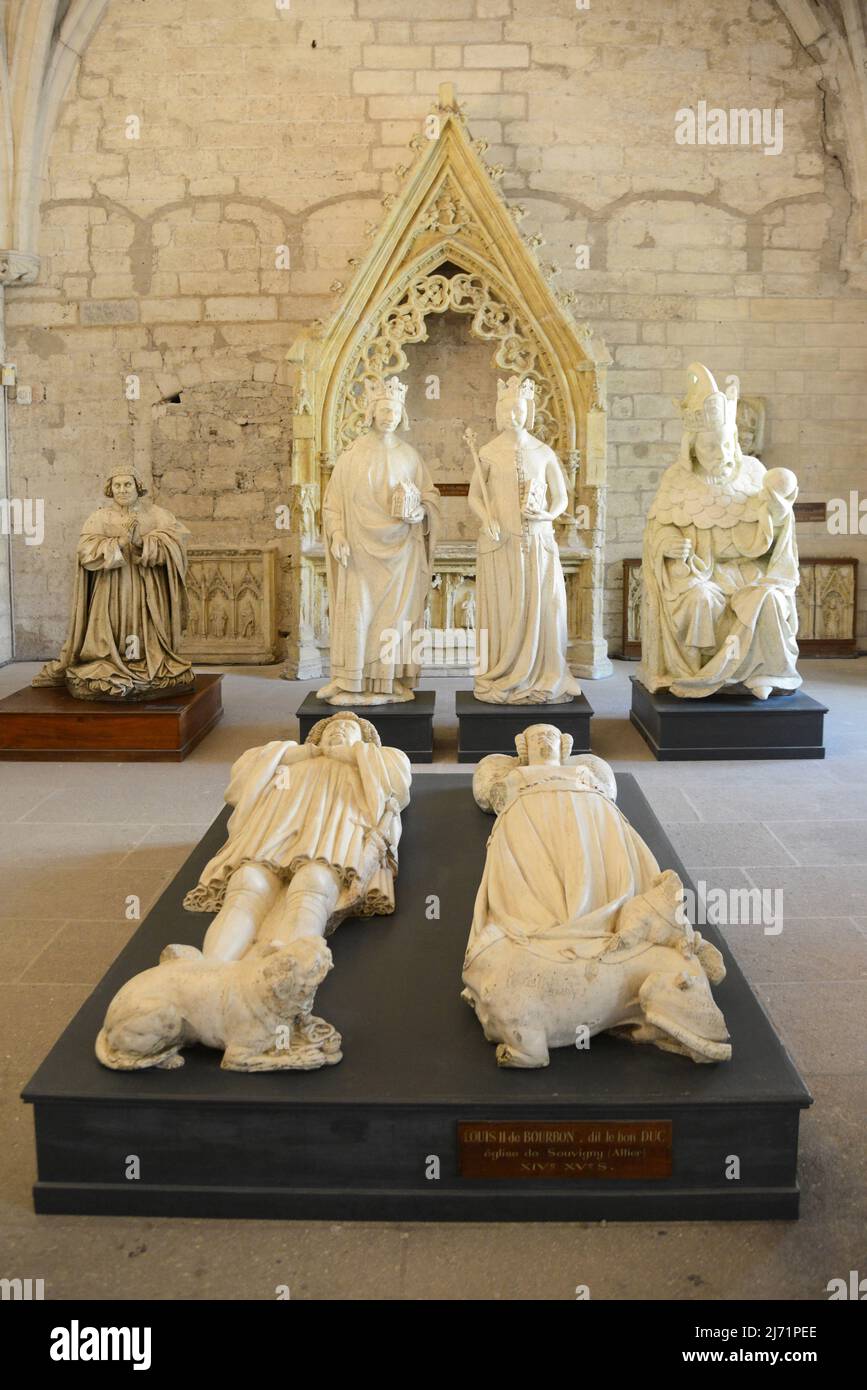 Frankreich. Vaucluse (84). Avignon. Palais des papes. Der Skulpturenraum ist Teil des Museums über die Geschichte der Päpste in Avignon. Stockfoto