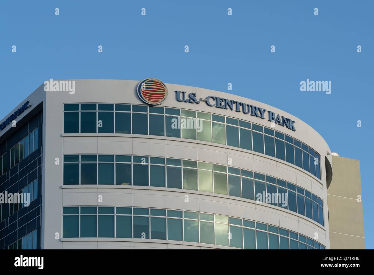 Doral, Florida, USA - 1. Januar 2022: Hauptsitz der US Century Bank in Doral, Florida, USA. Stockfoto