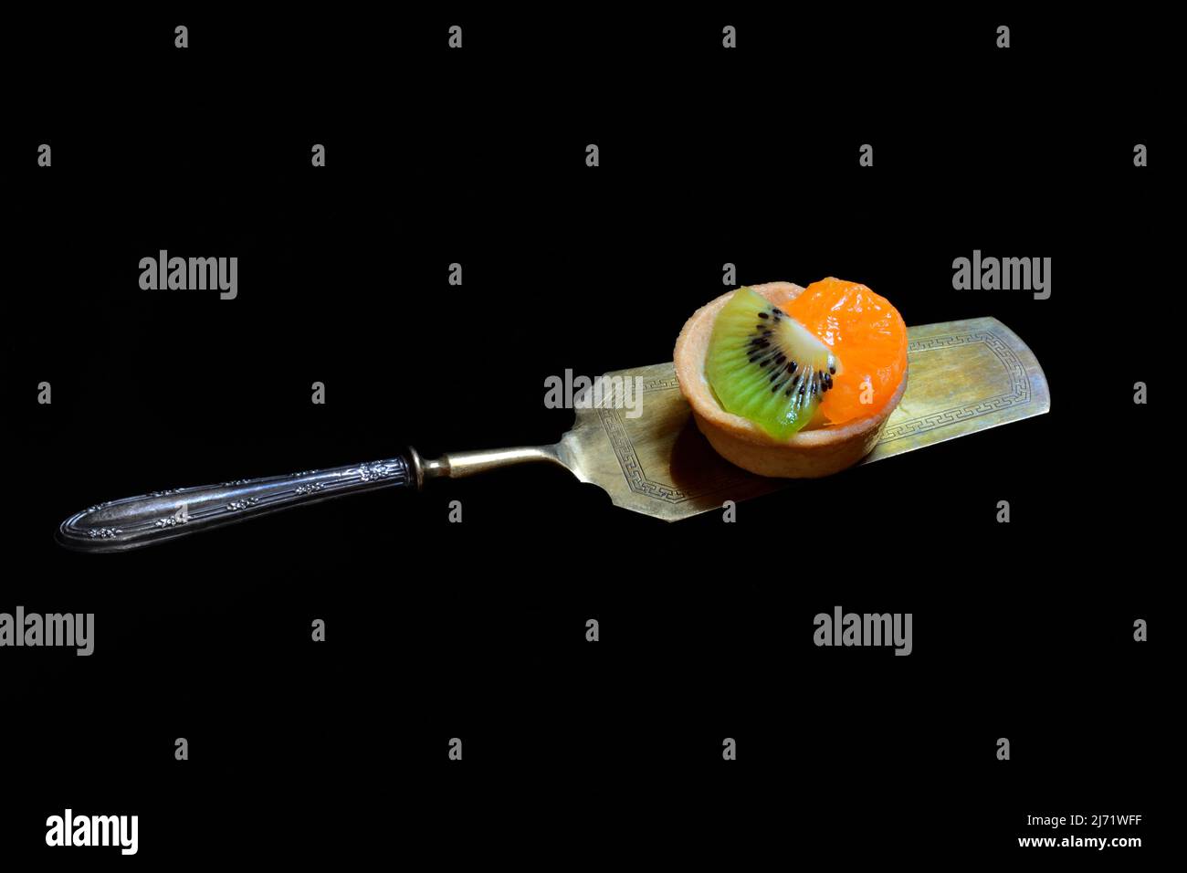 Fruchttoertchen auf Kuchenheber, Toertchen Stockfoto