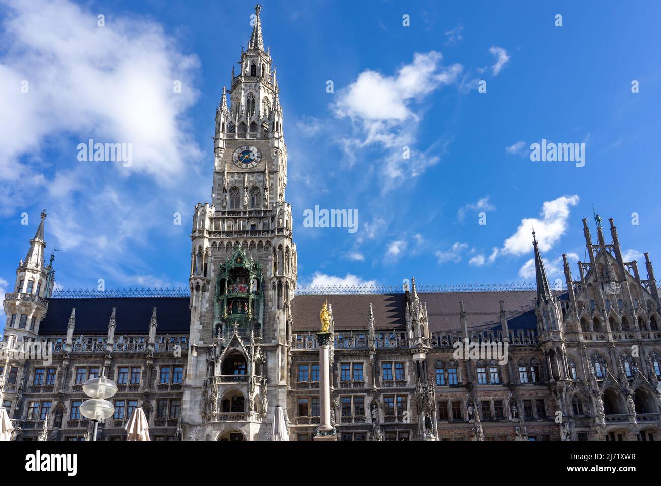 Berühmtes neues rathaus in München Deutschland am Marienplatz. Stockfoto