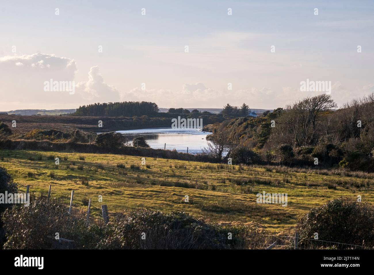 Owenduff River fließt durch Srahnamanragh, County Mayo, Irland Stockfoto