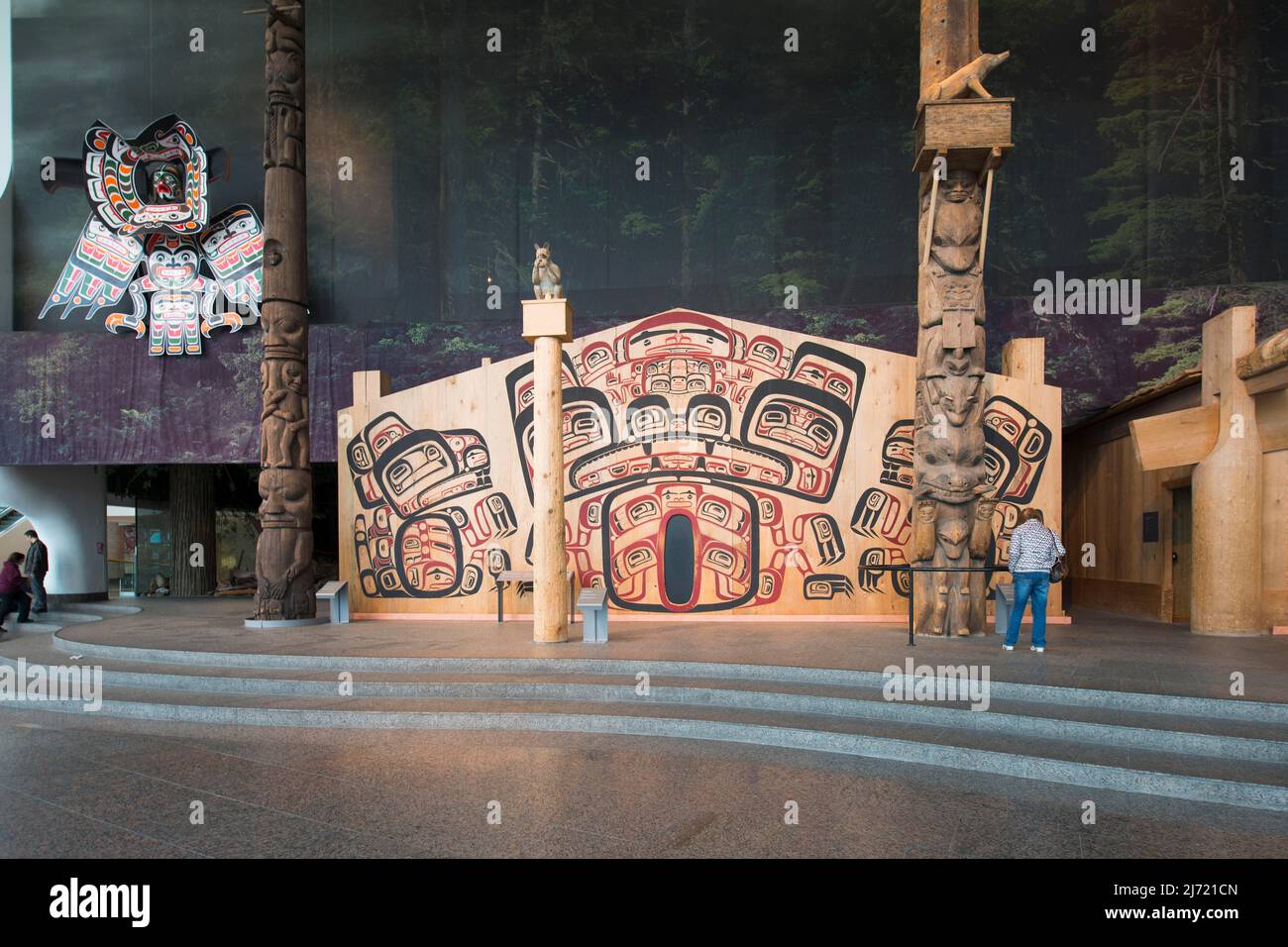 Totempfehle im Museum of Canadian History, Gatineau, Kanada Stockfoto