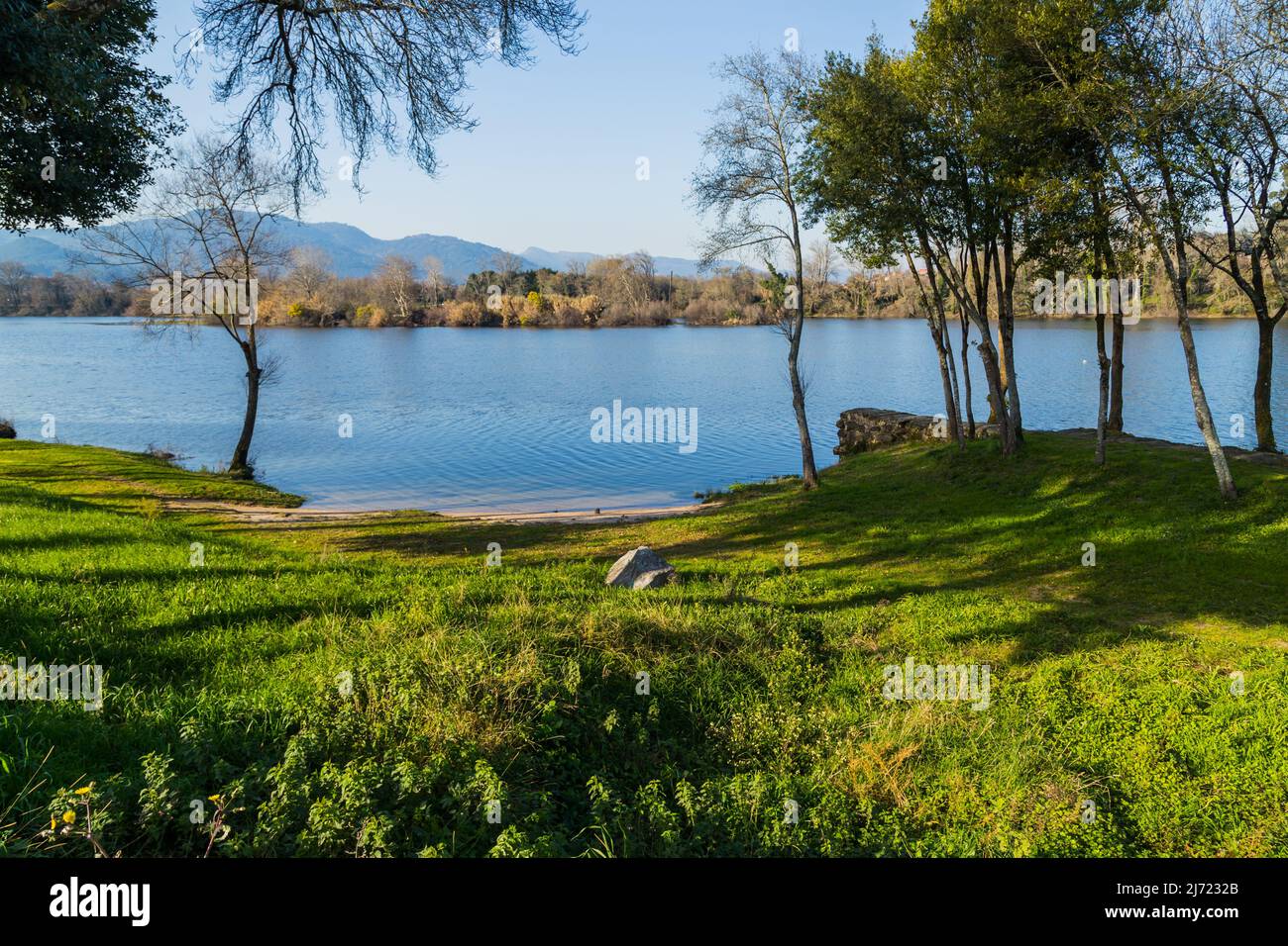 Minho Fluss die natürliche Grenze zwischen Portugal und Spanien in TUI eine Grenzstadt zu Portugal in der Region Galicien, Spanien. Stockfoto