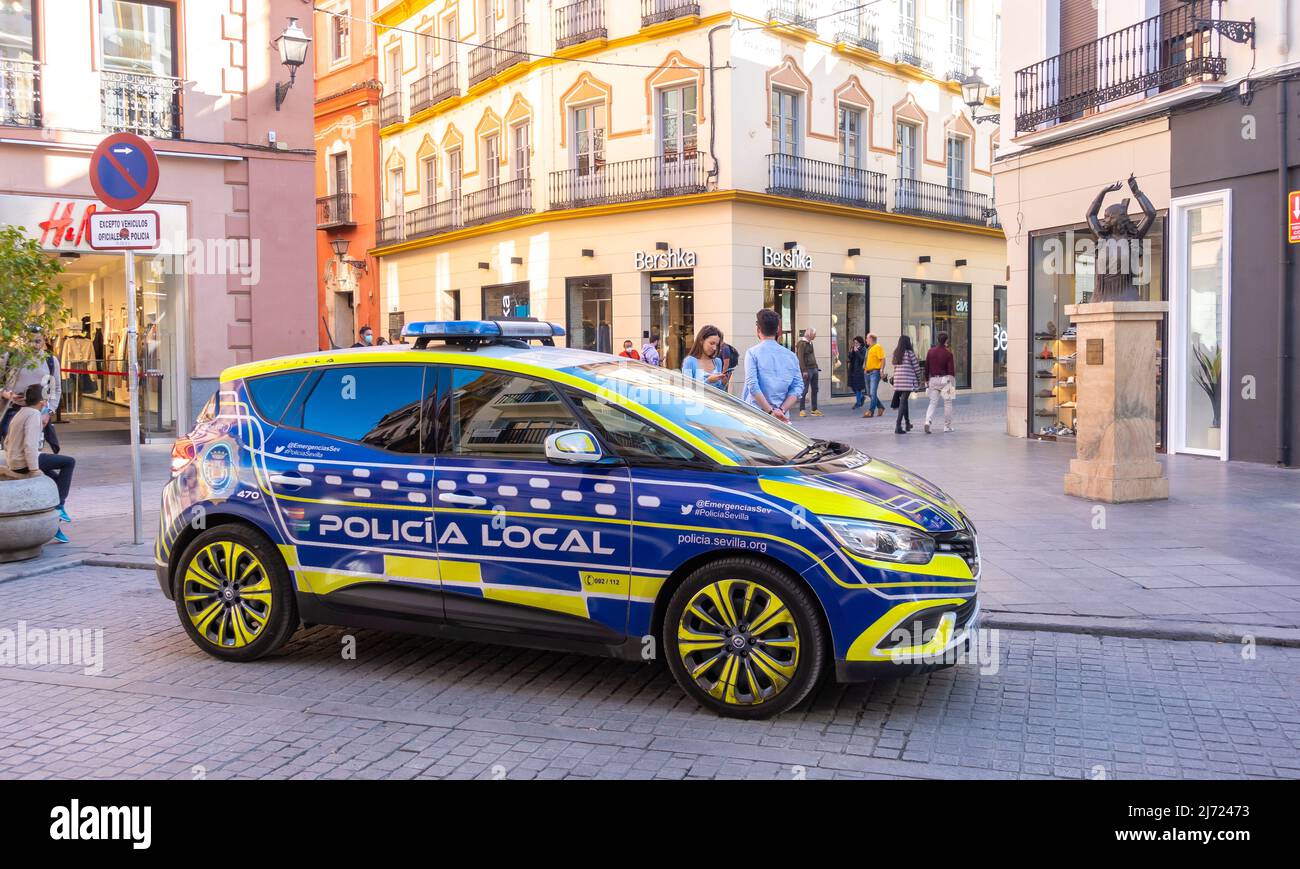 Lokale Polizei Policia lokales Fahrzeug im Zentrum von Sevilla, Andalusien, Spanien Stockfoto