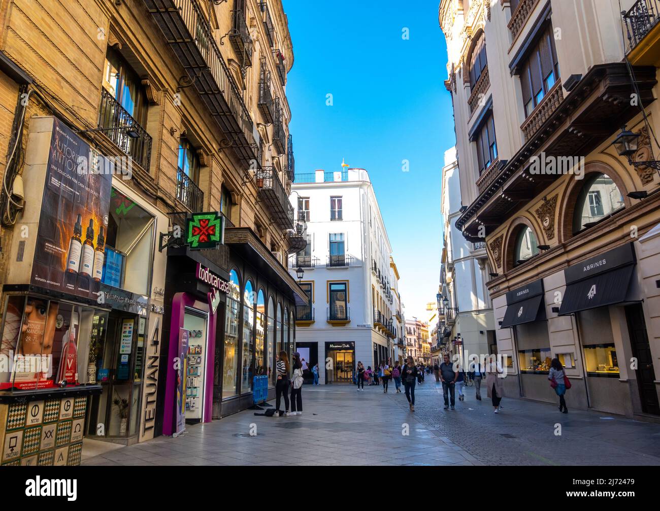 : C. Tetuán, hohe Straße im Einkaufsviertel von Sevilla. Sevilla Centro, Andalusien, Spanien Stockfoto