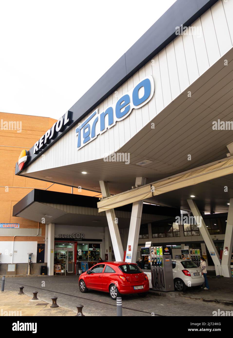 Gasolinera Repsol Torneo. Tankstelle in Sevilla, Spanien Stockfoto